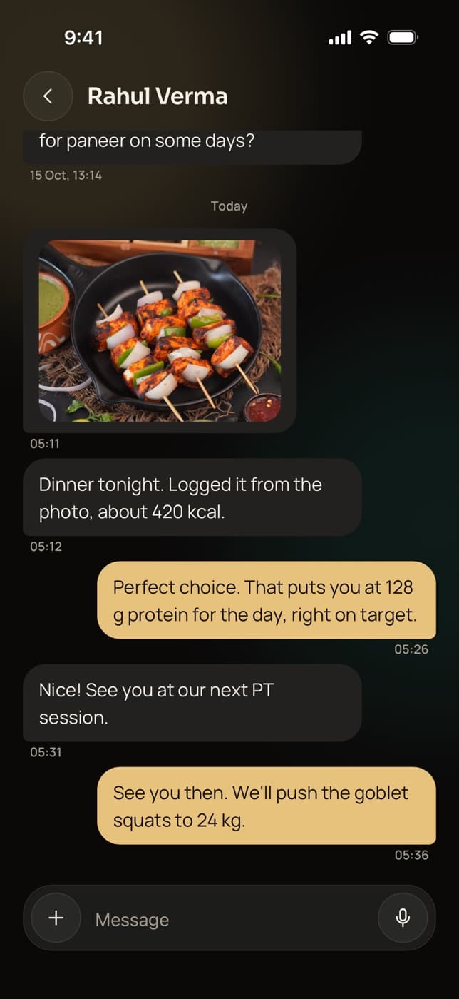 Trainaq Coach app: a chat with a client who sent a photo of dinner, logged it from the photo and got a reply about protein for the day