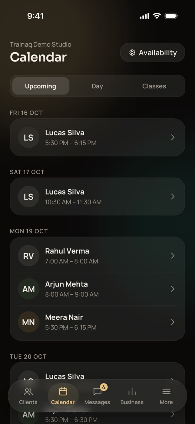Trainaq Coach app: the calendar of upcoming 1:1 sessions by day, with the availability button and tabs for upcoming, day and classes